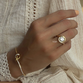 The Sculpted Round Knot Ring